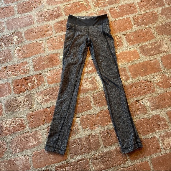 Lululemon Wunder Under Black Gray Herringbone Textured Leggings Women's size 2 - Picture 3 of 16